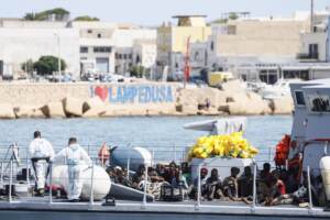 Migranti, in hotspot Lampedusa 300 ospiti: oggi trasferite 400 persone