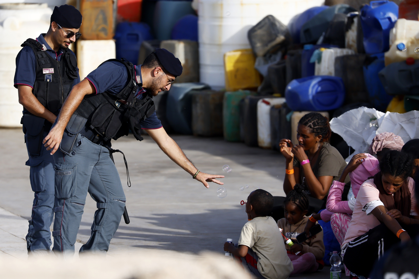 Migranti, decreto: versino 5mila euro per evitare Cpr