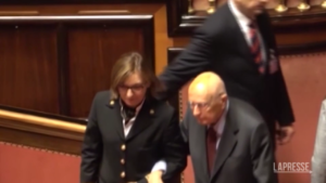 Giorgio Napolitano, le immagini di quando tornò in Aula dopo l’intervento al cuore nel 2018