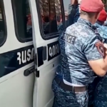 Armenia, proteste contro la guerra nel Nagorno-Karabakh: scontri tra manifestanti e polizia