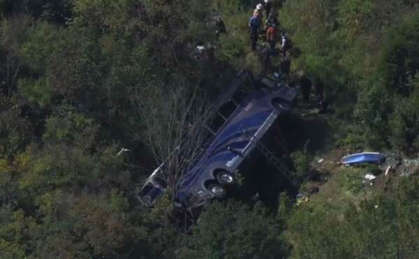 Usa, bus studenti si ribalta in autostrada: un morto e diversi feriti
