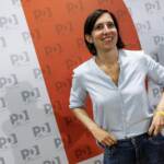 Lavoro, Schlein rilancia la settimana di 4 giorni: “Porta benefici”