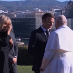 Macron accoglie Papa Francesco a Marsiglia