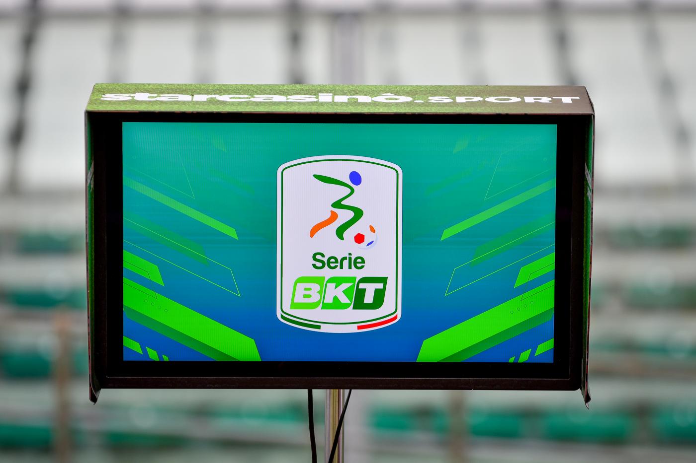 Calcio, accordo Figc, Aia e Dazn: da domani audio Var in tv