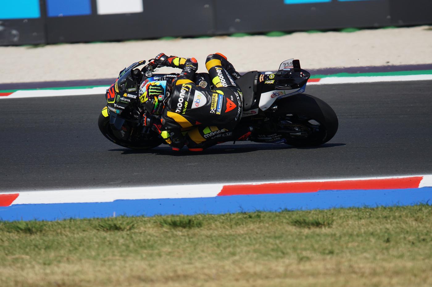 MotoGp India, pole Bezzecchi e sprint race a Jorge Martin