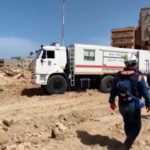 Alluvioni in Libia, i soccorritori russi tra le macerie di un edificio danneggiato