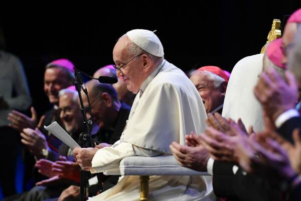 Migranti, Papa Francesco: “Non mandiamoli indietro come palline da ping pong”
