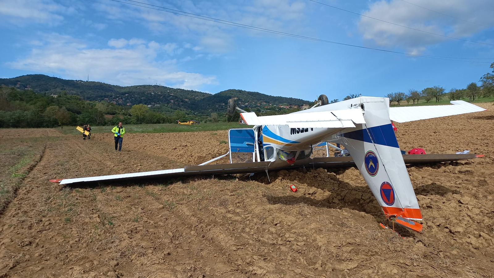 Torino, atterraggio d’emergenza per un Cessna a Trofarello Torino, atterraggio d’emergenza per un Cessna a Trofarello