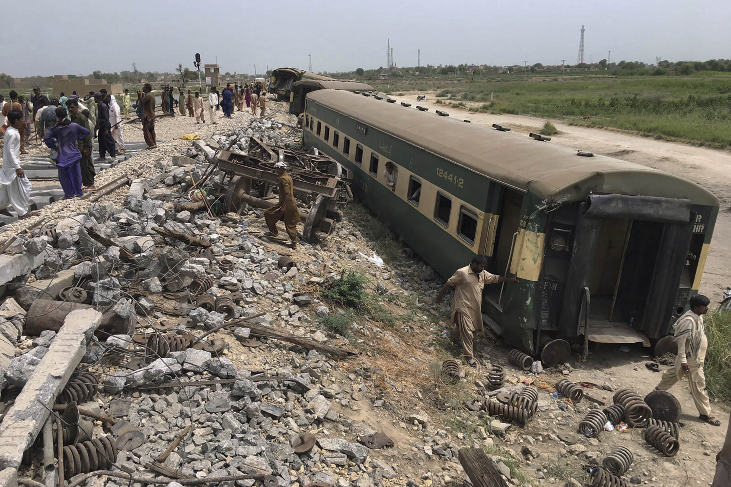 Pakistan, scontro tra treni: almeno 30 feriti Pakistan, scontro tra treni: almeno 30 feriti