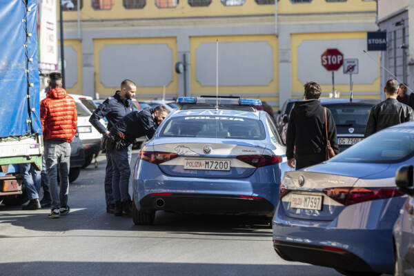 Milano - Lite tra ciclista e automobilista finita in accoltellamento