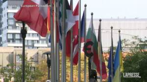 Napolitano, all’Europarlamento a Bruxelles bandiere a mezz’asta