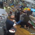 Napoli, tenta rapina in bar a Pompei: disarmato da titolare e clienti