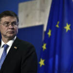 Ue-Cina, Dombrovskis: “Preoccupa squilibrio e deficit commerciale”