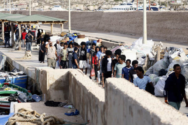 Migranti, Amnesty: “Patto Ue aumenterà le sofferenze umane”