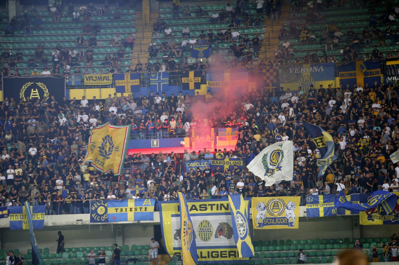 Napolitano, fischi durante il minuto di silenzio: multati 5 club di serie A Napolitano, fischi durante il minuto di silenzio: multati 5 club di serie A