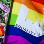 Pavia, insulti a trans presa per il collo: “Froc** ti ammazzo”