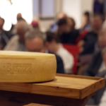Trentino, asta tra chef stellati per aggiudicarsi formaggi malga