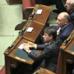 Funerali Napolitano, le ‘strane’ coppie tra i banchi del Parlamento