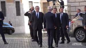 Funerali Napolitano, l’arrivo del presidente francese Macron