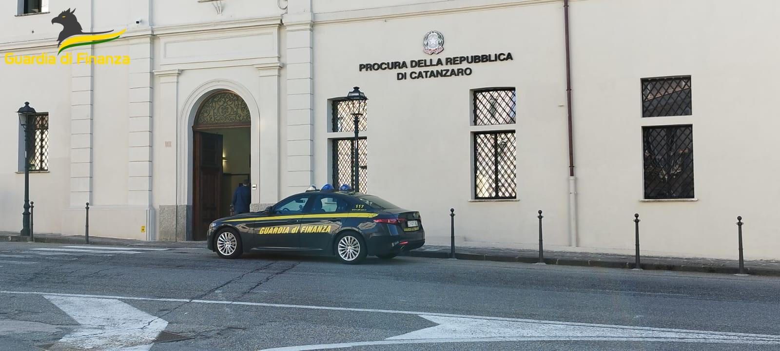 Catanzaro, abusi sessuali su pazienti oncologici: arrestato infermiere Catanzaro, abusi sessuali su pazienti oncologici: arrestato infermiere
