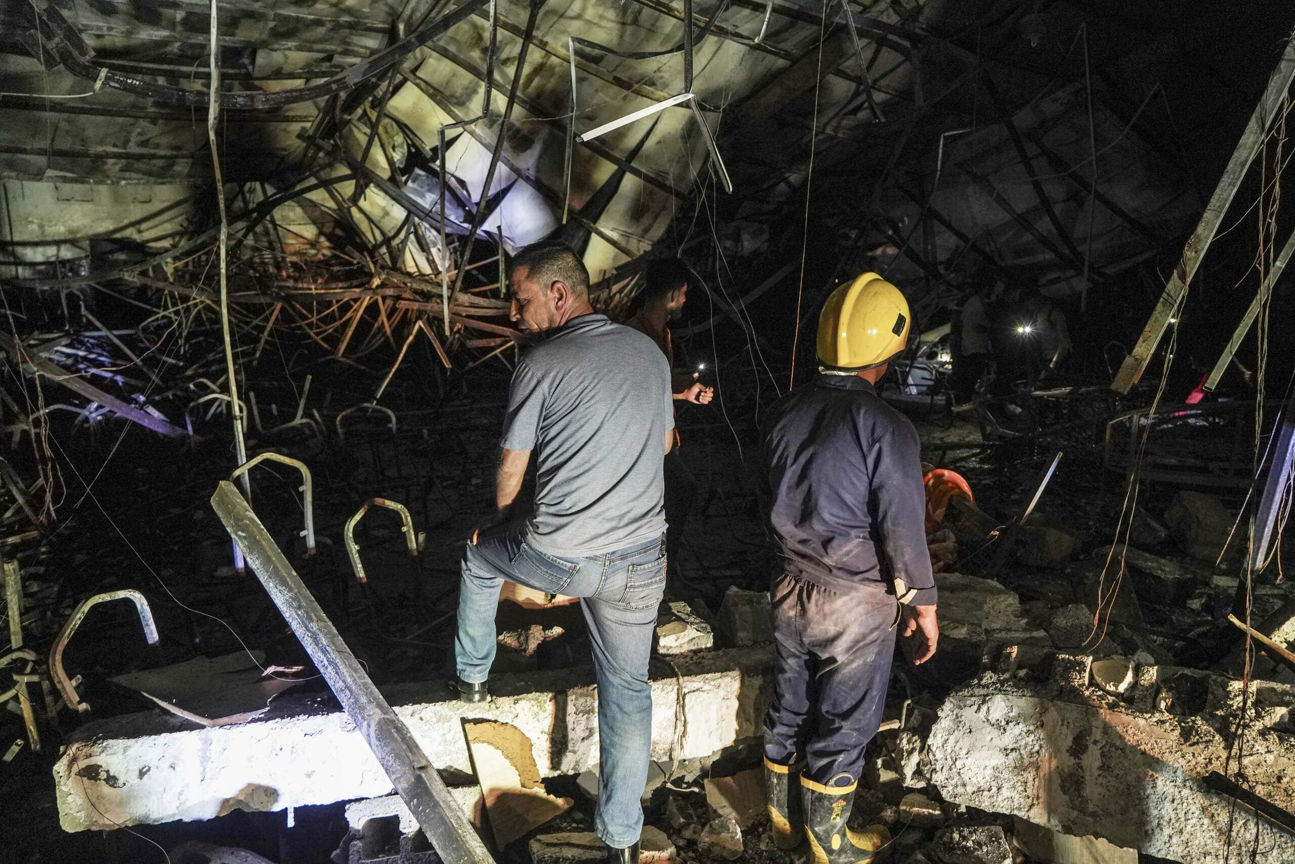 Iraq, almeno 100 morti e 150 feriti in un incendio durante matrimonio
