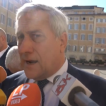 Migranti, Tajani: “Convergenza di opinioni tra Italia e Francia”
