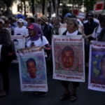 Messico, in piazza le mamme dei 43 studenti scomparsi