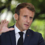 Migranti, Macron: “Salta dichiarazione vertice Granada, disaccordo tra Stati”