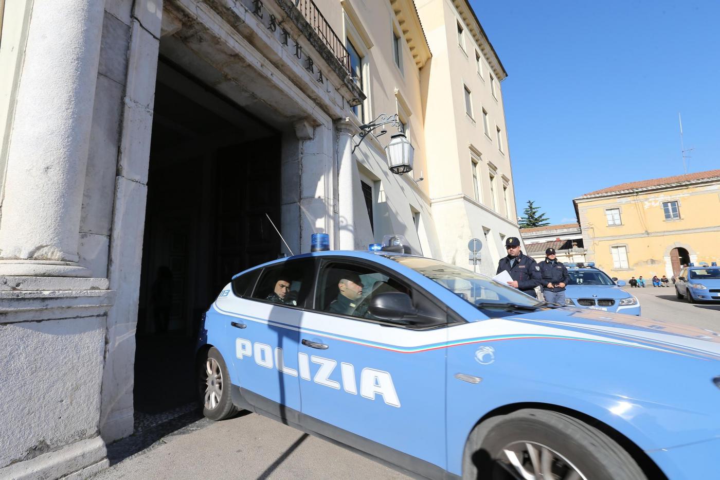 Como, 25enne accoltella fidanzata nel letto: fermato