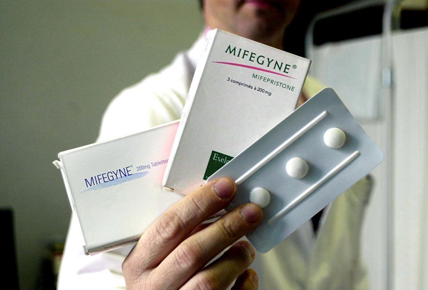 Aborto farmacologico in Italia ‘impossibile’