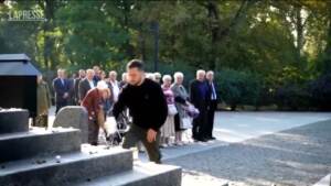 Ucraina, Zelensky rende omaggio alle vittime del massacro di Babi Yar