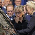 Silvio Berlusconi, il fratello all’intitolazione di Palazzo Lombardia: “Non serve chiarimento con Fascina”