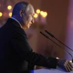 Guerra in Ucraina, Putin celebra la “riunificazione alla Russia di 4 regioni”