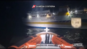 Agrigento, fiamme su traghetto da Lampedusa: salvi tutti i passeggeri
