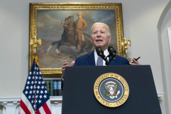 Presidente Joe Biden parla nella Roosevelt Room della Casa Bianca