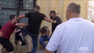 Libano, attivisti per i diritti umani e civili picchiati a sangue