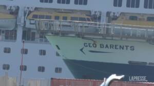 Migranti, nave Geo Barents arriva a Civitavecchia: a bordo 61 persone