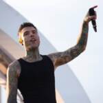 Fedez, torna a parlare sui social: foto con un cane che somiglia a Paloma