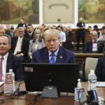 Trump in tribunale a Ny: “Contro di me caccia alle streghe”