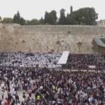 Gerusalemme, fedeli ebrei al Muro del Pianto per la tradizionale preghiera