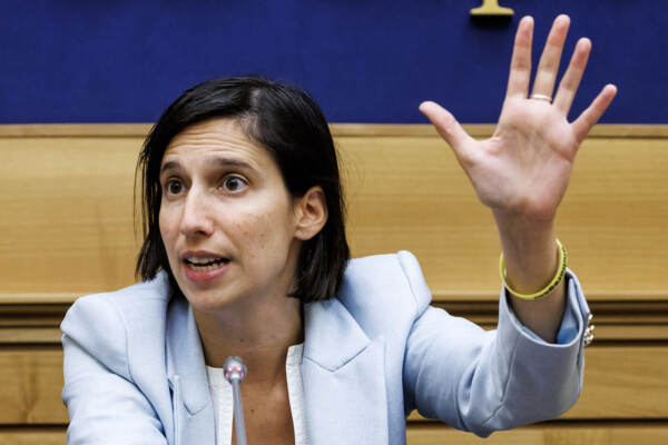 Elly Schlein presenta il Pdl su appartenenza a UE in Costituzione