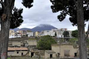 Campi Flegrei, scosse e bradisismo: il ‘respiro del vulcano’ fa paura