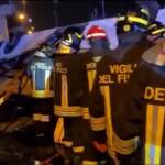 Incidente Mestre, vigili del fuoco al lavoro per rimuovere bus