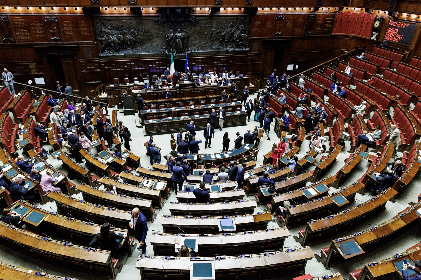 La manovra in aula alla Camera domani con il voto di fiducia