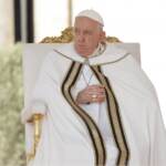 Papa Francesco apre Sinodo, primo con voto delle donne