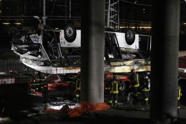 Bus cade da ponte a Mestre - 21 morti e diversi feriti