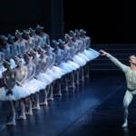 Cagliari, al Lirico trionfa il “Lago dei Cigni”