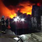 Croazia, enorme incendio in fabbrica plastica: fumo nero sopra Osijek