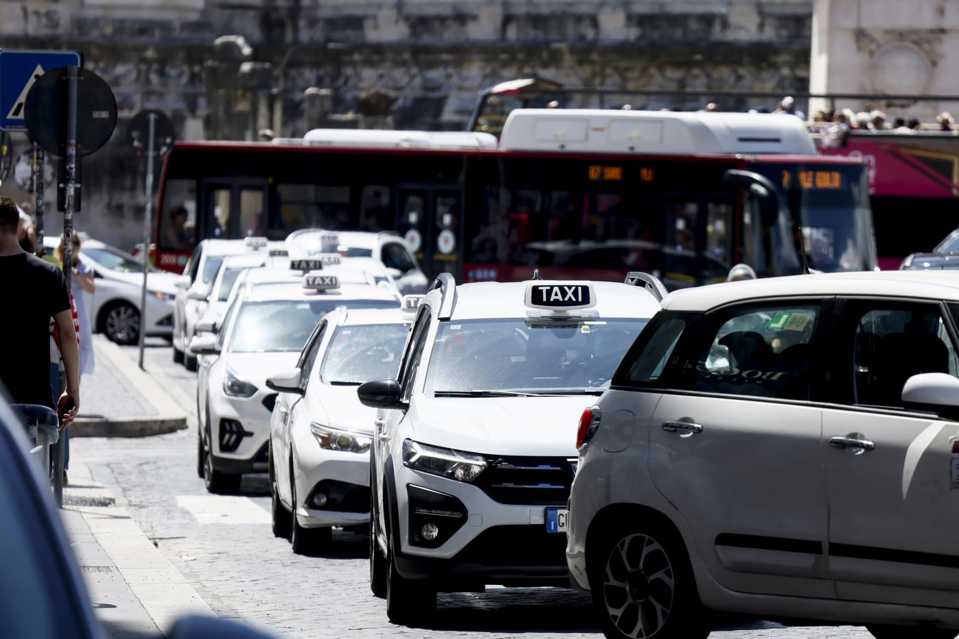 Dl asset, sciopero dei taxi il 10 ottobre