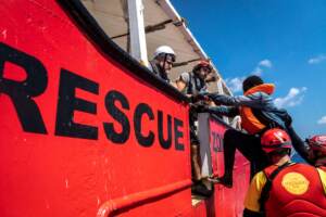 Migranti, bloccata nave Open Arms con 20 giorni di fermo amministrativo